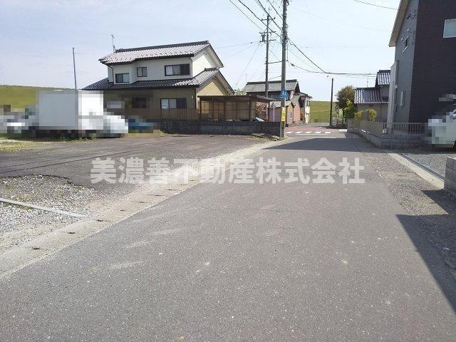 ５６６８７　岐阜市寺田土地の前面道路含む現地写真
