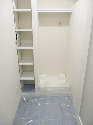 【設備】 | ロイヤルハイツ新高円寺 | 室内洗濯機置場