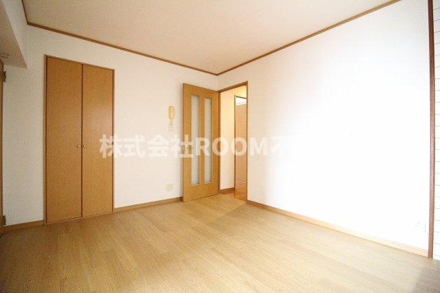 瀬戸山マンション1・2号館の内装|明るい色調の室内です