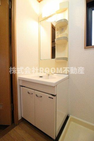瀬戸山マンション1・2号館の独立洗面台|独立洗面化粧台が付いています