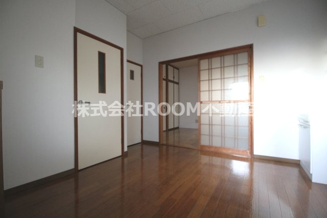 徳留アパートの内装|ゆったり過ごせる居間です