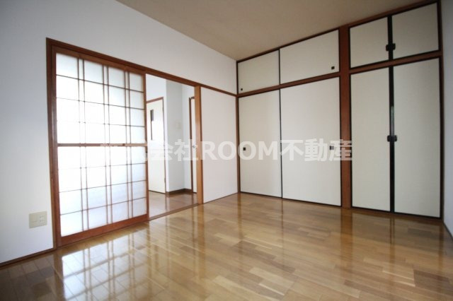 徳留アパートの寝室|使いやすい居間です