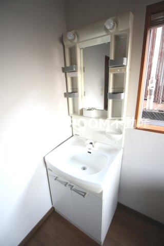 徳留アパートの独立洗面台|独立洗面台、朝の身支度には欠かせません