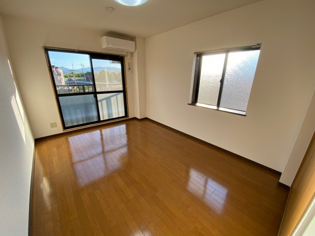 キャッスル山村の居間・リビング|同物件別部屋イメージ写真