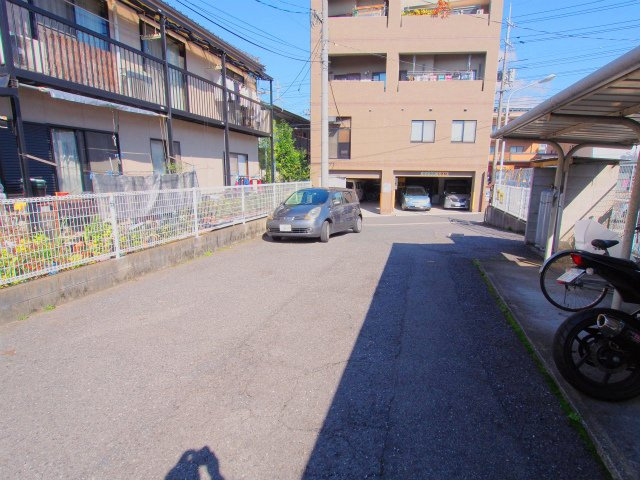 グランドール高田Aの駐車場