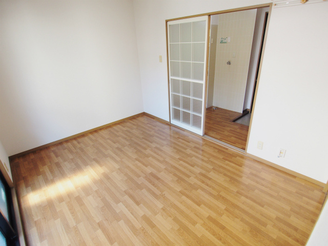 グランドール高田Aの居間・リビング