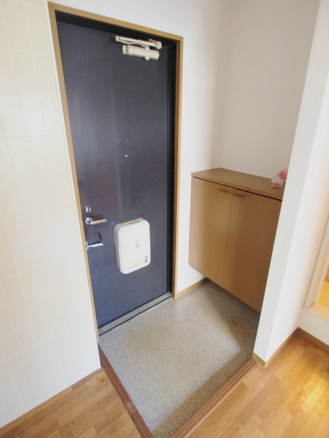 グランドール高田Aの玄関