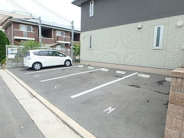 ルシエルエトワール3の駐車場|駐車場があるので、車を買う予定の方も安心です