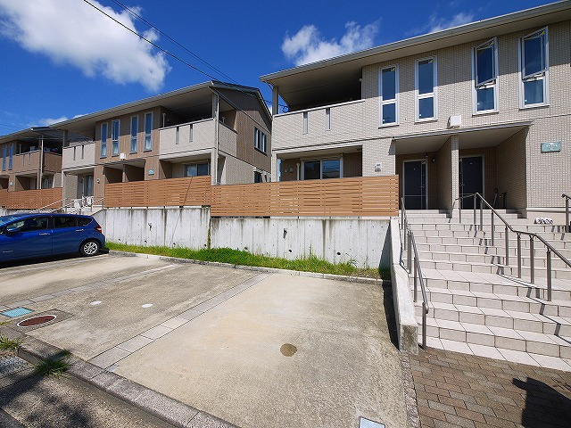 ラフィーネD（光台）の駐車場|個人の部屋や寝室として使える洋室です