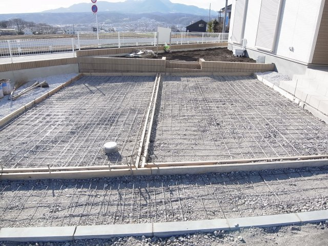 新築　渋川市北橘町第6　Livele Garden.S　1号棟の駐車場|　駐車スペースは建物東側に並列2台分可能です！					
