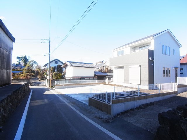 新築　渋川市北橘町第5　Livele Garden.S　1号棟の前面道路含む現地写真|現地写真　南側接道幅員約3ｍ