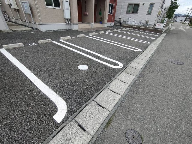 ヴェルジェの駐車場