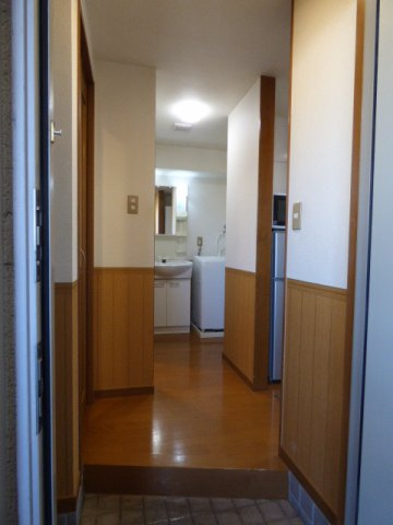 【玄関】 | ミレーユ・ステディア | 玄関ホールより、トイレ、洗面室、キッチンへと繋がります