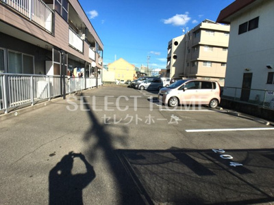 【駐車場】 | シティハイツ佐野 | 車をお持ちの方に嬉しい駐車場付きの物件です