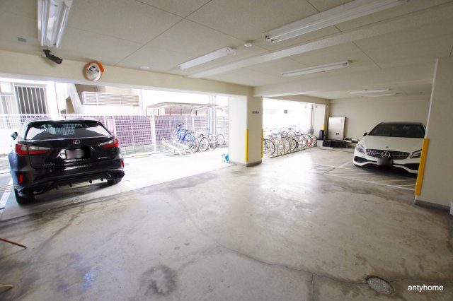 第13関根マンション　仲介手数料無料の駐車場