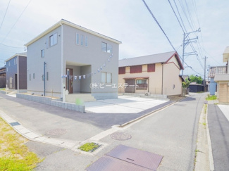 【前面道路含む現地写真】