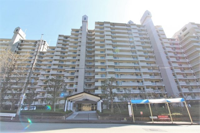 宝塚市すみれガ丘３丁目の中古マンションの外観