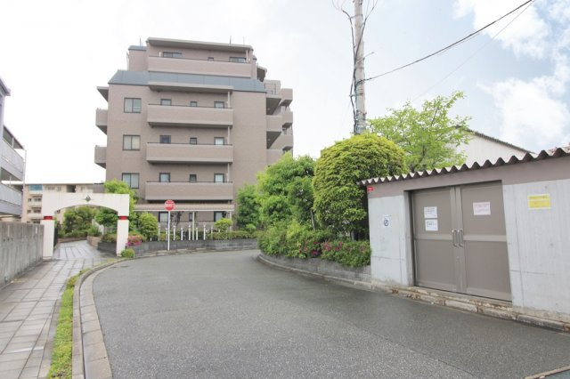 宝塚市小林４丁目の中古マンションの外観
