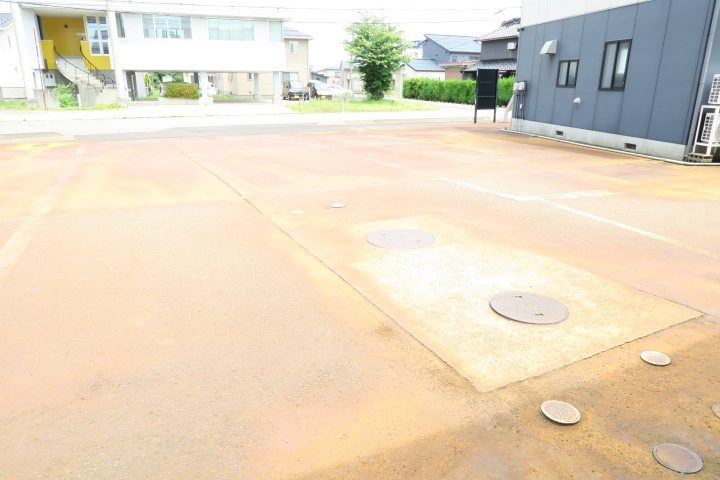 ハイツピースフル Aの駐車場