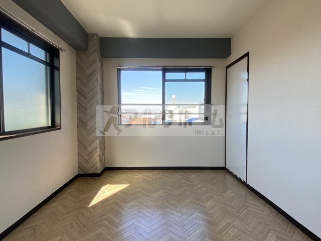 ハイグレード堅下の洋室