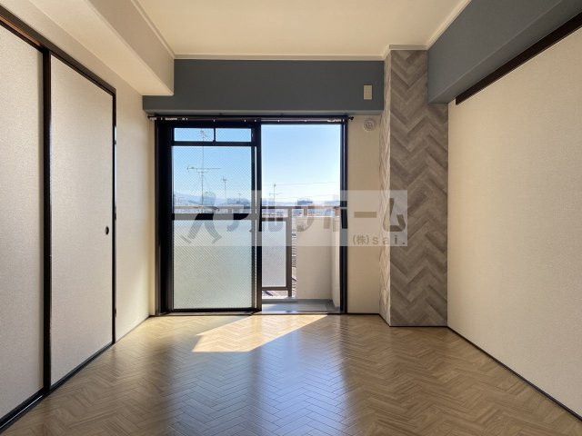 ハイグレード堅下の洋室