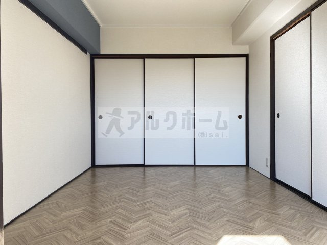 ハイグレード堅下の洋室