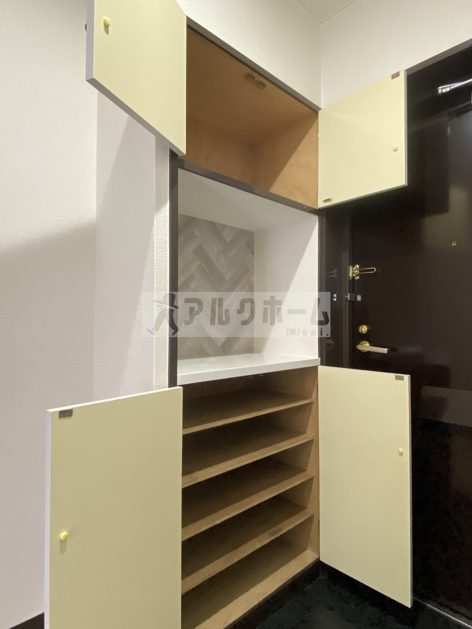 ハイグレード堅下の玄関