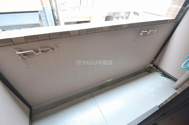 ユーアイビルのバルコニー