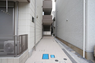 【その他共用部分】 | メゾン　ファミリア | 道路からのアプローチです