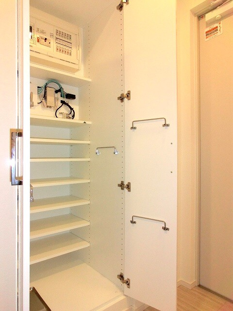 ParkAxis上野三丁目の玄関|収納豊富なトールタイプのシューズＢＯＸです