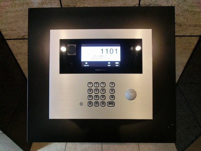 ParkAxis上野三丁目のエントランス|モニター付オートロックセキュリティです