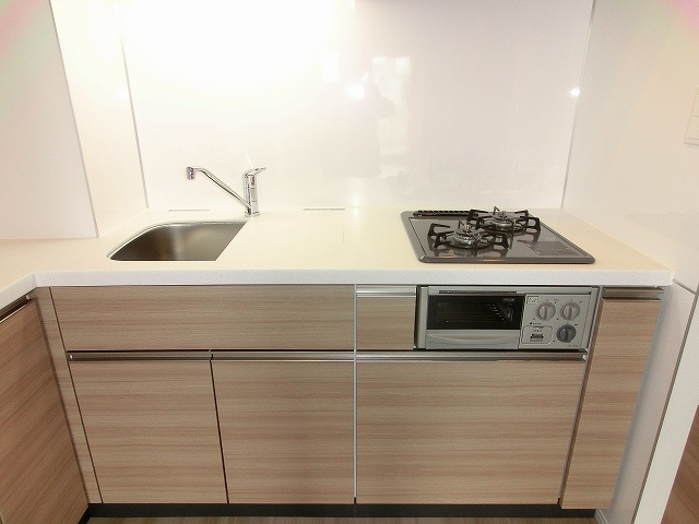 ParkAxis上野三丁目の設備|グリル付ガラストップガス２口コンロです