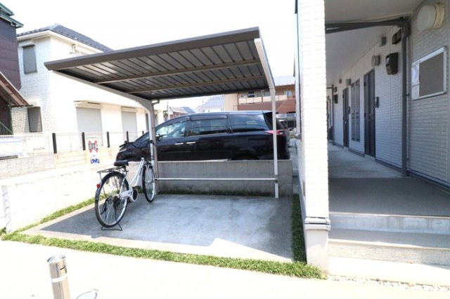 ラフィネアージュの駐車場