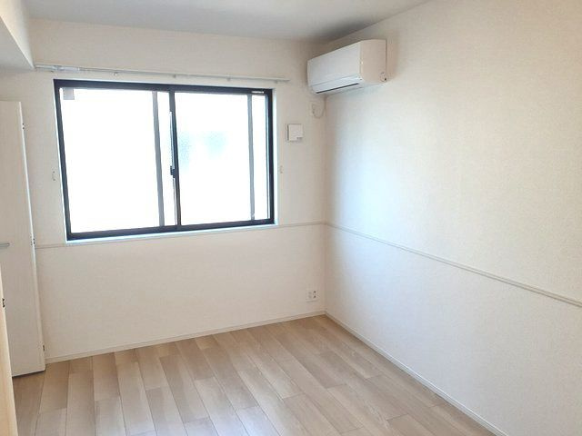 グレースヴィラージュ壱番館の洋室