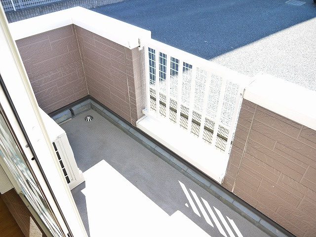 フォンテーヌ　Ｎ－Ⅱのバルコニー|暖かな日差しのふりそそぐバルコニー