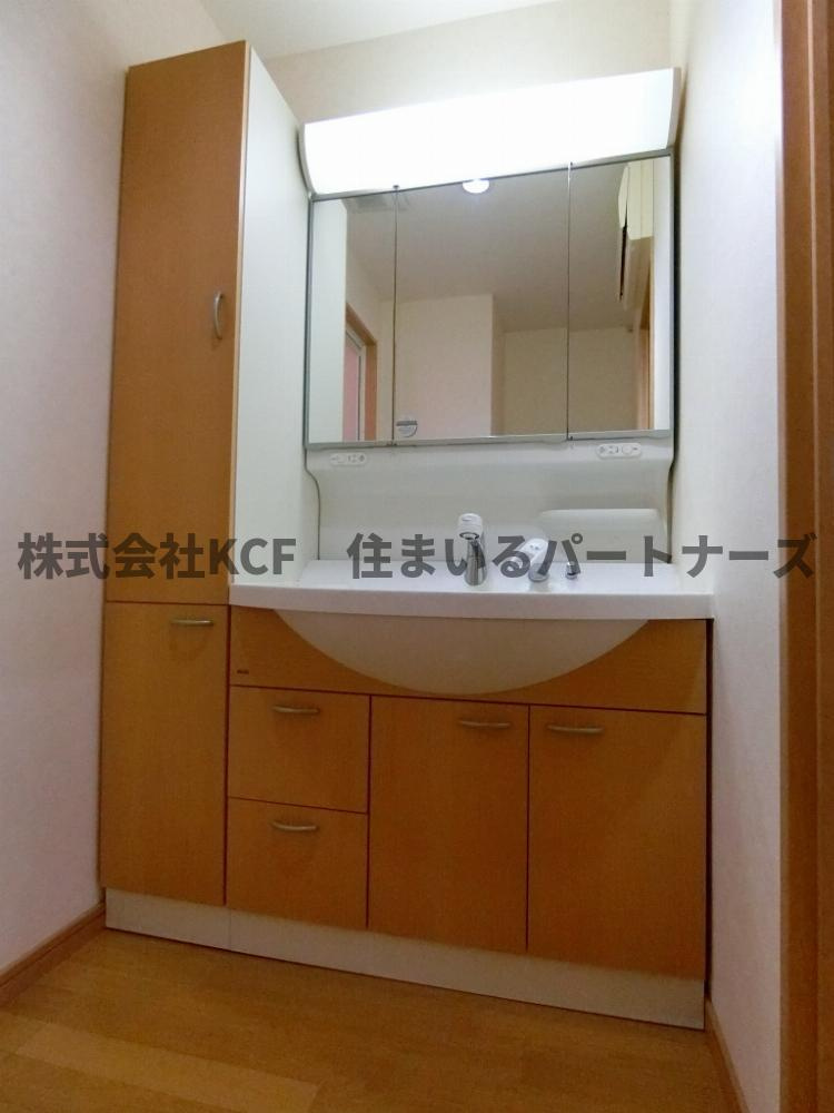 アースコート久留米本町の洗面所|明るい洗面所です