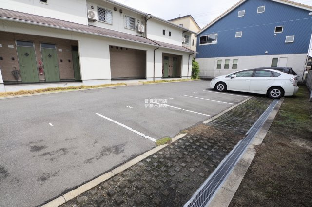 クレセールの駐車場