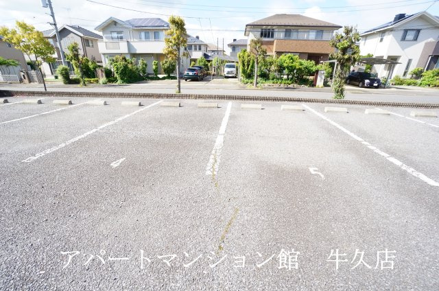 フォルティアの駐車場