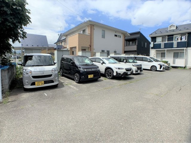 セジュールマロニエの駐車場