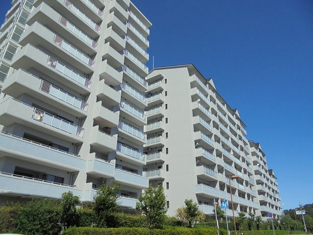 ディアコルモ武庫が丘Ｂ棟の外観