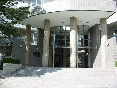 ディアコルモ武庫が丘Ｂ棟のエントランス