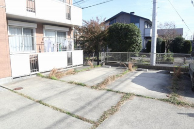 【駐車場】 | クレセオ長坂【SHM】 | いつでも目の届く敷地内に駐車場があります♪荷物がかさばりがちなお買物にも、敷地内駐車場があると便利ですよね☆