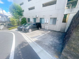【駐車場】
