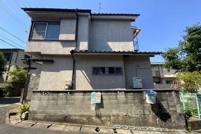 【外観】 | 宇治市羽拍子町　中古戸建 | 駐車場はございませんが、近隣（徒歩約2分）に月極駐車場がございます。空状況などは最新をご確認下さい。