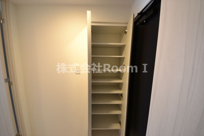 【玄関】 | S-RESIDENCE堺筋本町Uno | シンプルで使いやすい玄関です