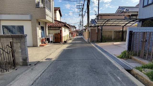 箕面市西小路１丁目の新築一戸建の前面道路含む現地写真