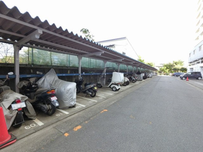 【その他共用部分】 | 河原町団地１４号棟 | バイク置場です。