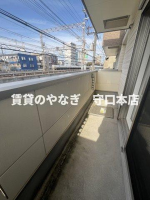 【バルコニー】 | セントポーリア梅園 | 開放的で明るい空間を演出してくれるバルコニーです