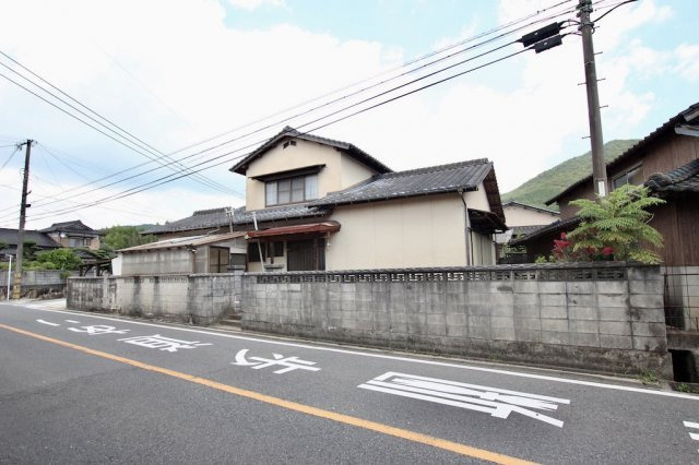 添田戸建の外観|敷地広々な中古戸建になります。