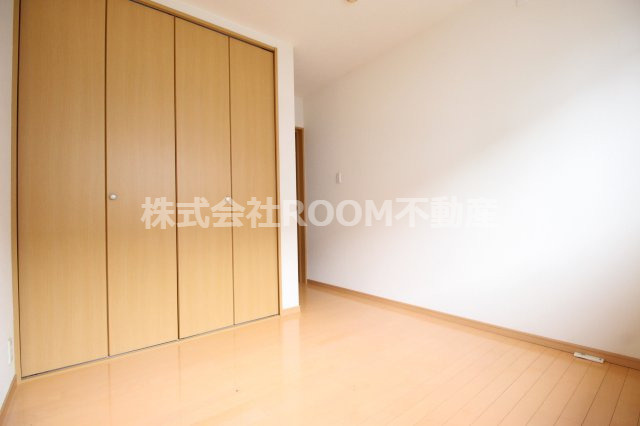 ソレイユ甲斐元　北・南棟の洋室|ゆったりした洋室です